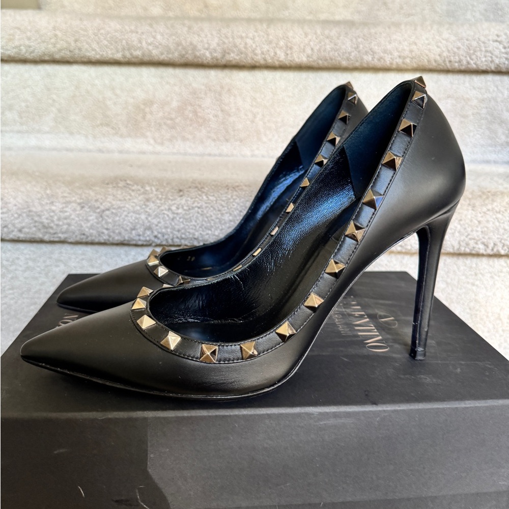 Valentino Garavani NOIR Pumps